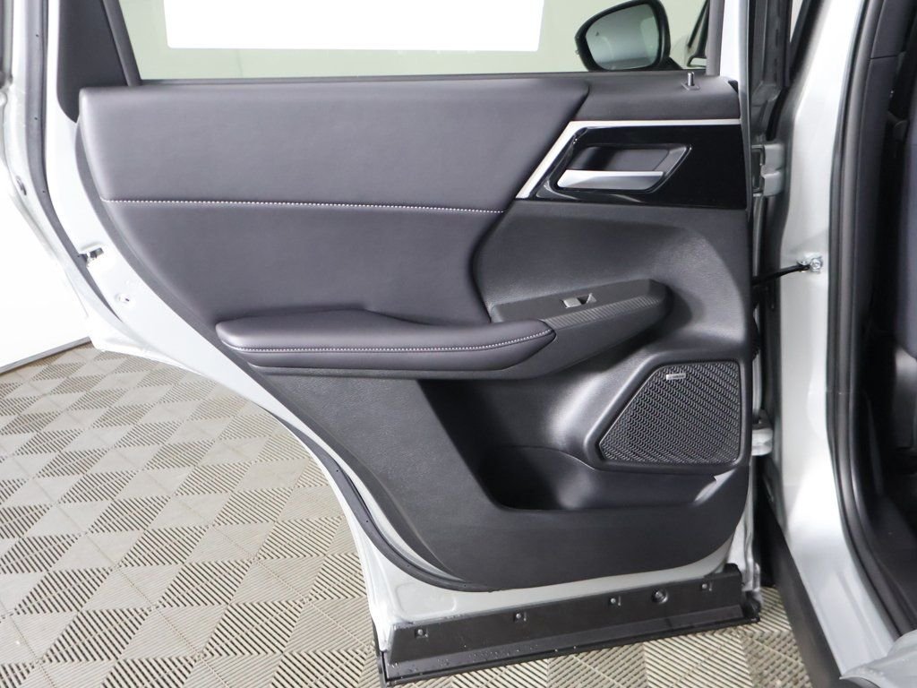 New 2026 Silver Mitsubishi SE image 27