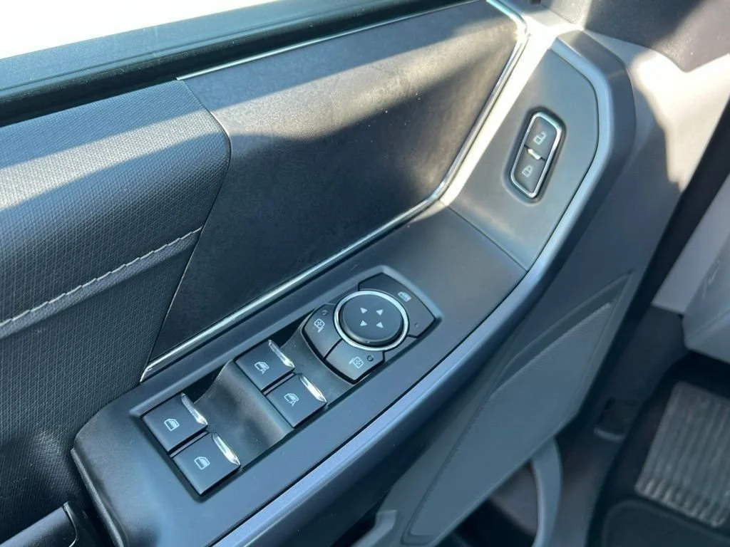 Used 2025 Gray Metallic Ford XLT image 17