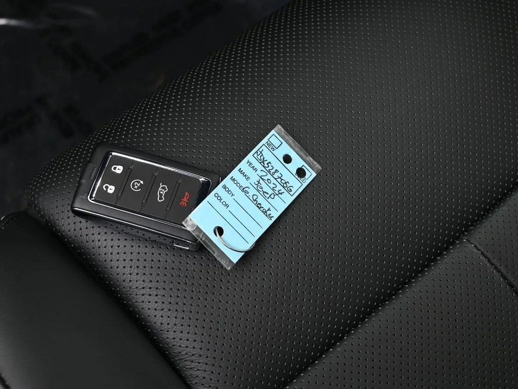 Used 2024 Silver Zynith Jeep Overland image 19