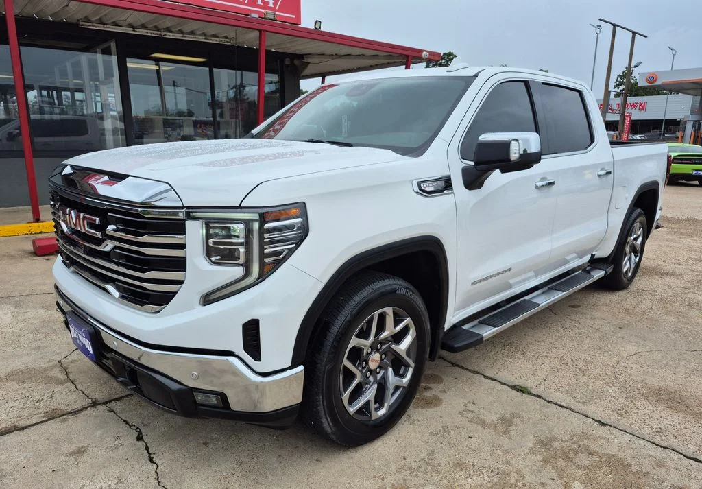Used 2024 Summit White GMC SLT image 2