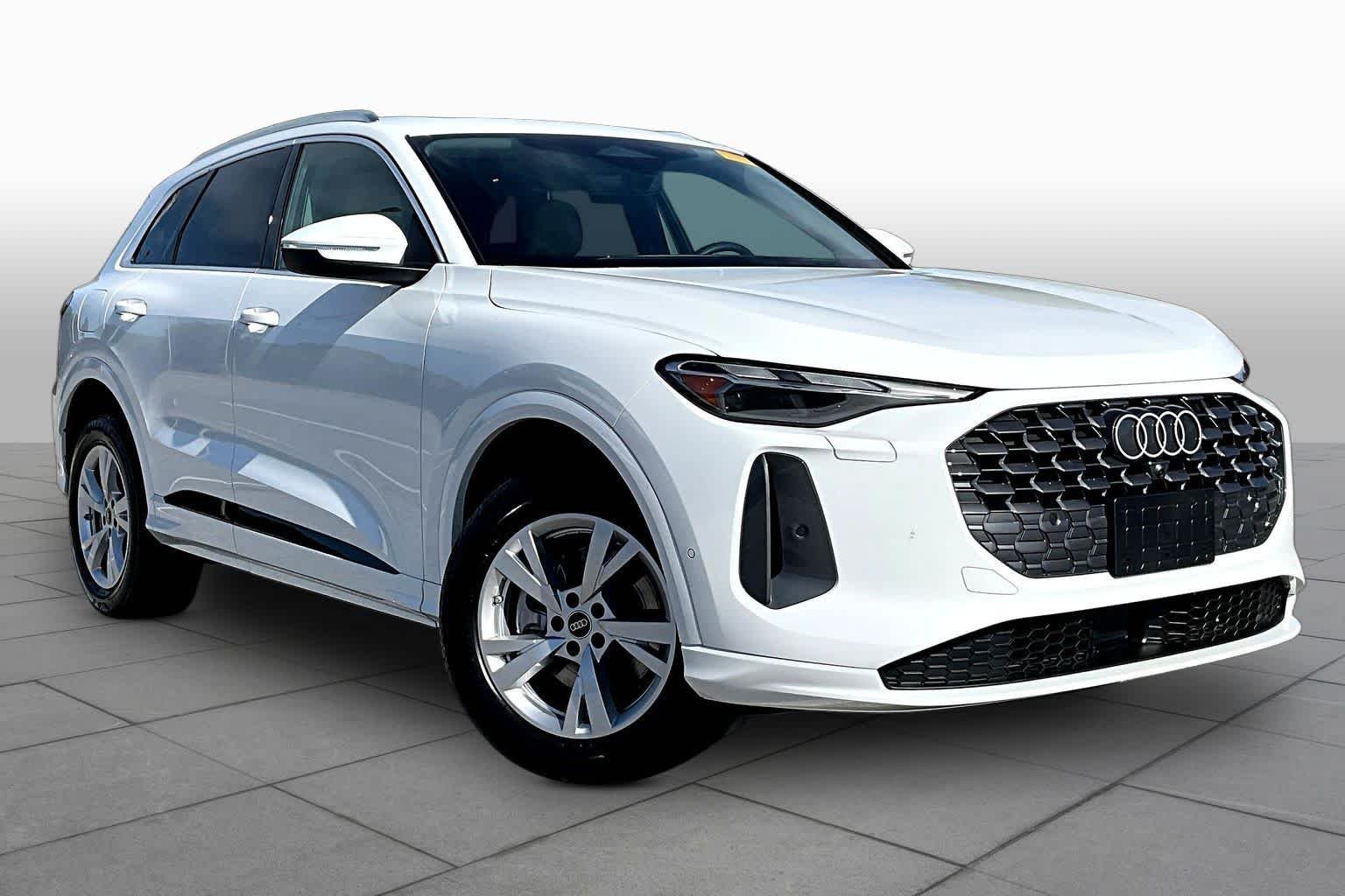 Used 2025 Arkona White Audi Premium image 3
