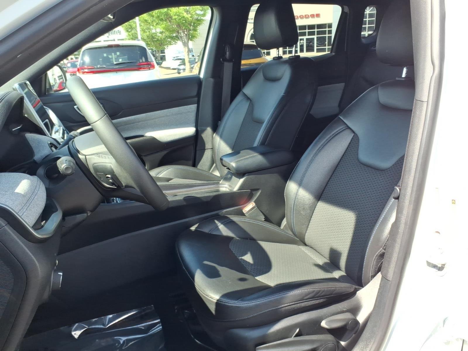 Used 2024 Bright White Clearcoat Jeep Latitude image 17