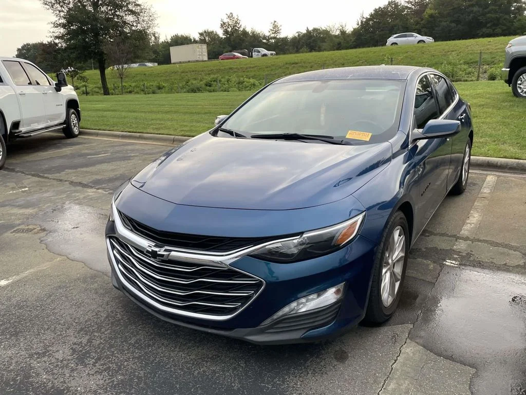 Used 2019 Pacific Blue Metallic Chevrolet LT image 3