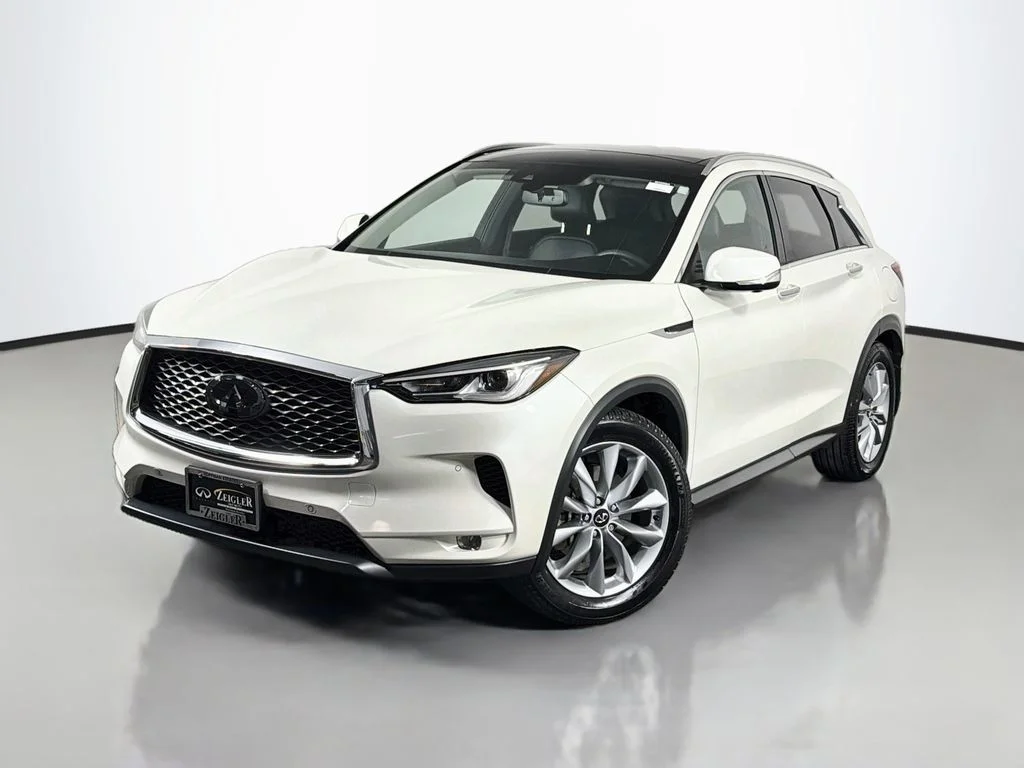 Used 2022 White INFINITI ESSENTIAL image 3