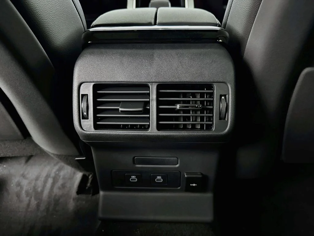 New 2026 Santorini Black Land Rover Belgravia Edition image 26