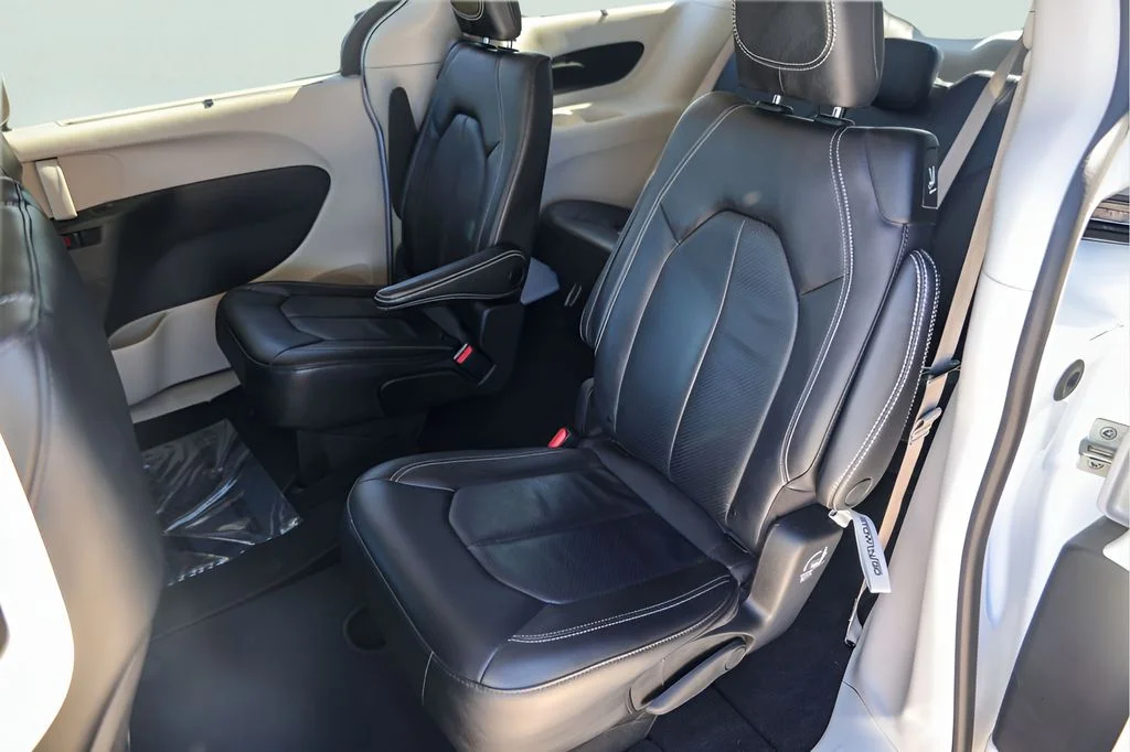 Used 2022 White Chrysler Touring L image 28