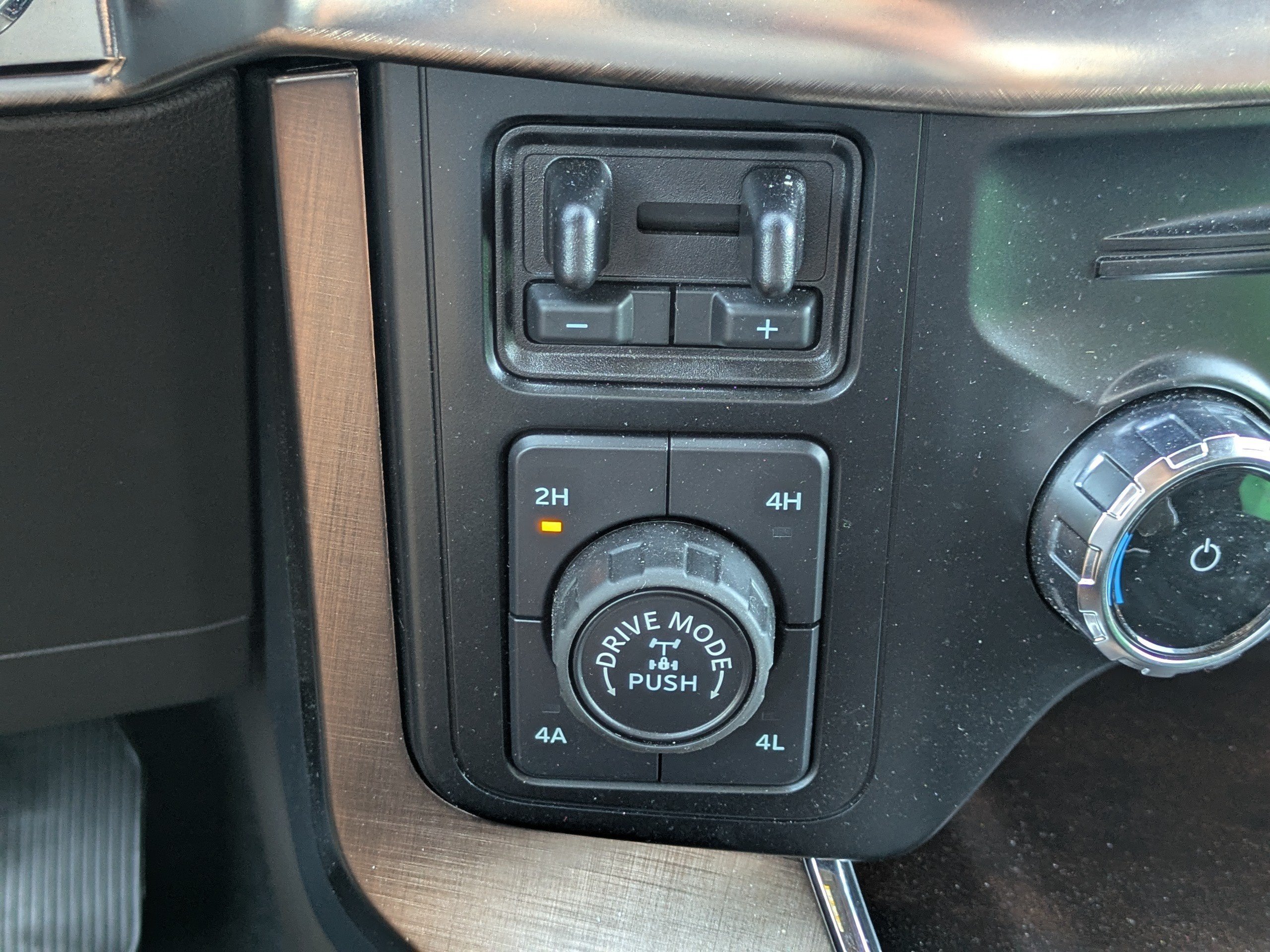 Used 2024  Ford King Ranch image 26