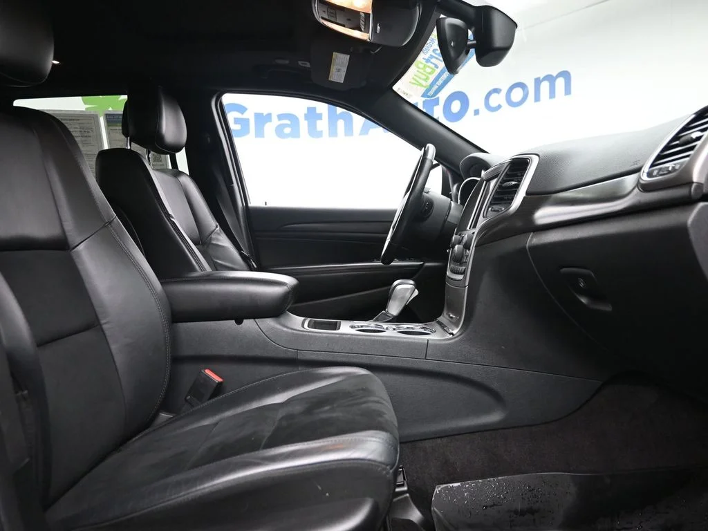 Used 2018 Red Jeep Altitude image 9