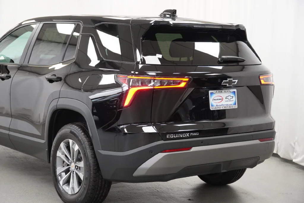 New 2027 Mosaic Black Metallic Chevrolet LT image 37