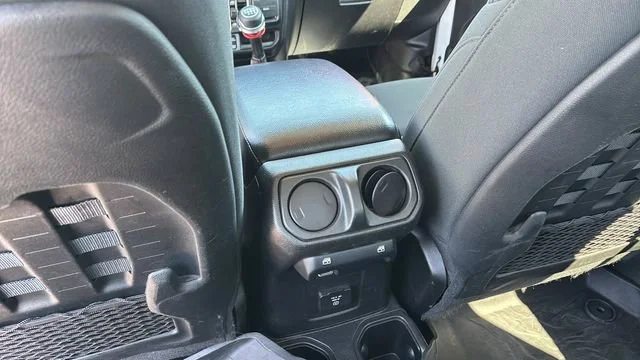 Used 2021  Jeep Rubicon image 21
