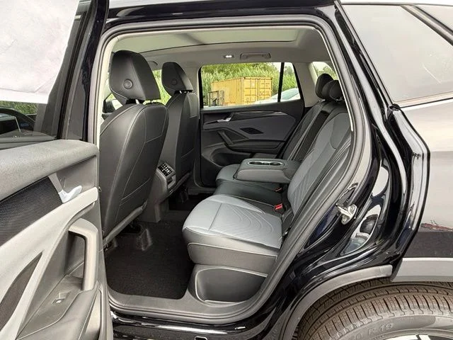 New 2026 Deep Black Pearl Volkswagen 2.0T SE image 9