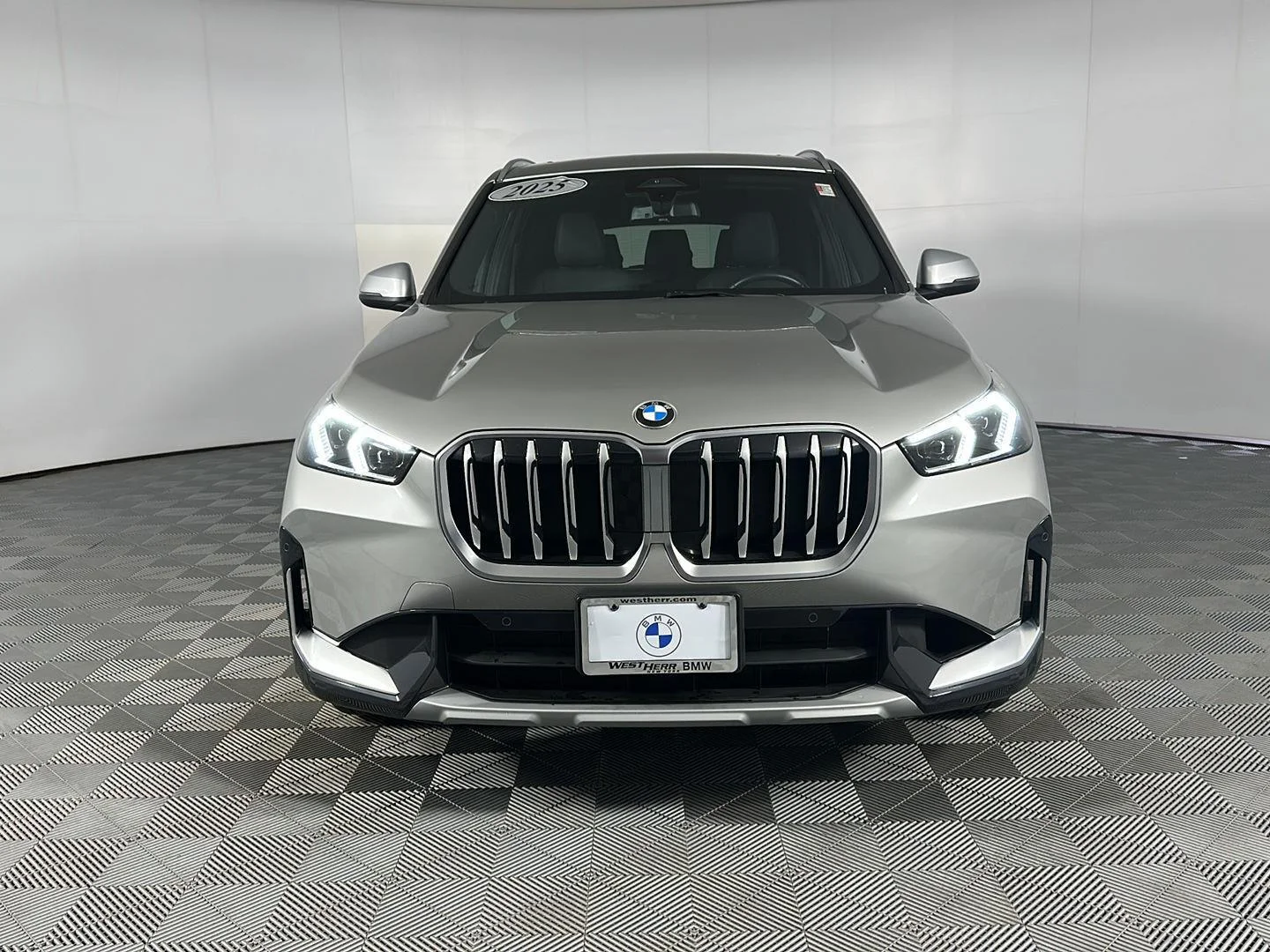 Used 2024 Space Silver Metallic BMW xDrive28i image 3