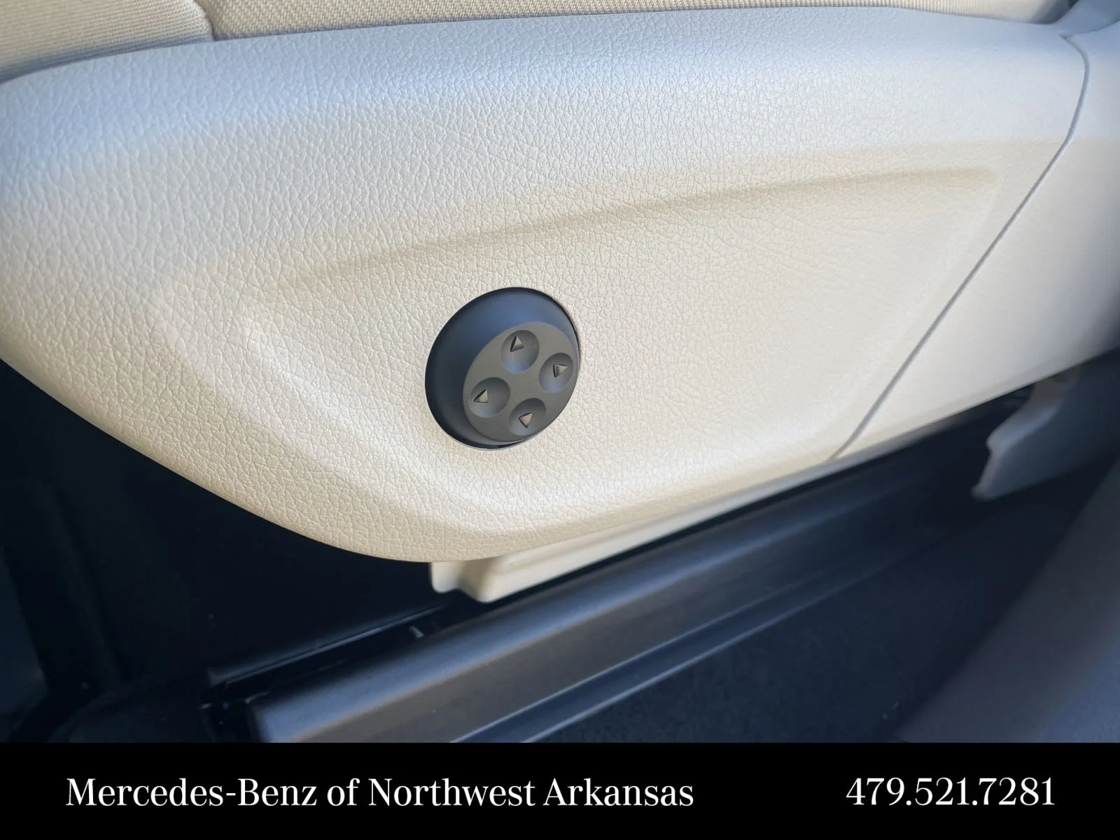 Used 2025  Mercedes-Benz  image 25