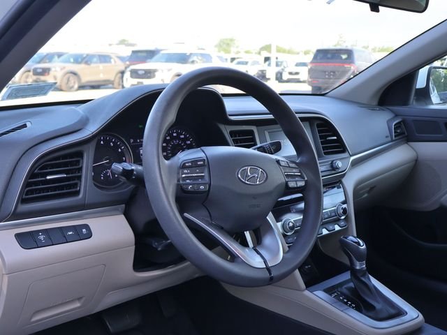 Used 2020 White Hyundai SE image 8