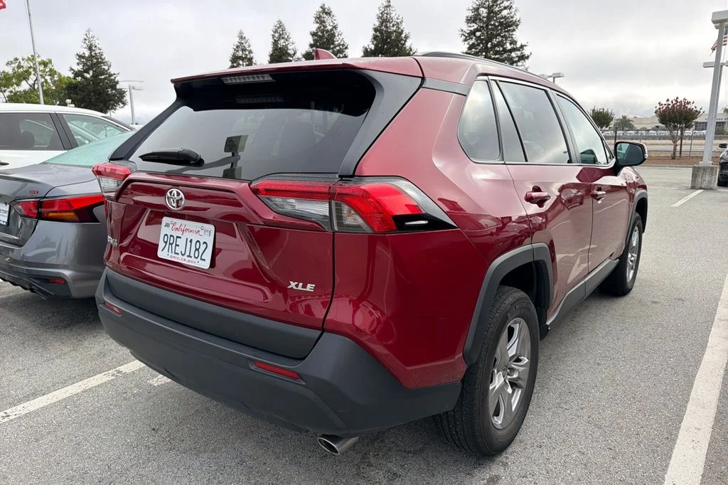 Used 2025 Pearl Toyota XLE image 5