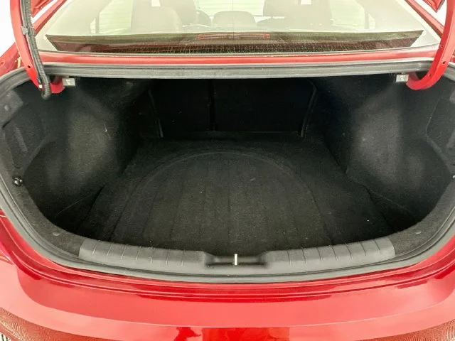 Used 2020 Red Hyundai SE image 22