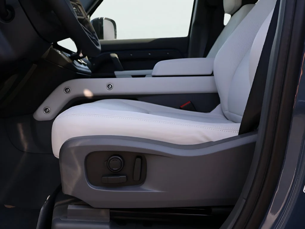 New 2026 Blue Land Rover X-Dynamic SE image 36
