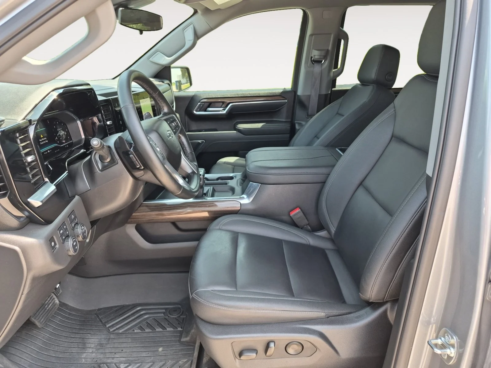 Used 2025 Sterling Gray Metallic Chevrolet LT Trail Boss image 22