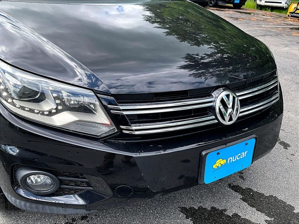 Used 2016 Deep Black Pearl Effect Volkswagen SE image 31