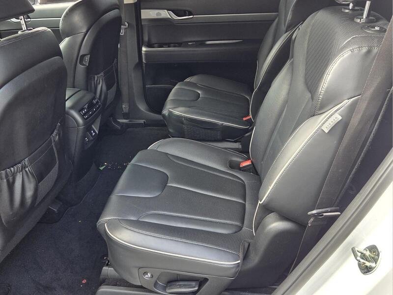 Used 2023 White HYUNDAI SEL FWD image 12
