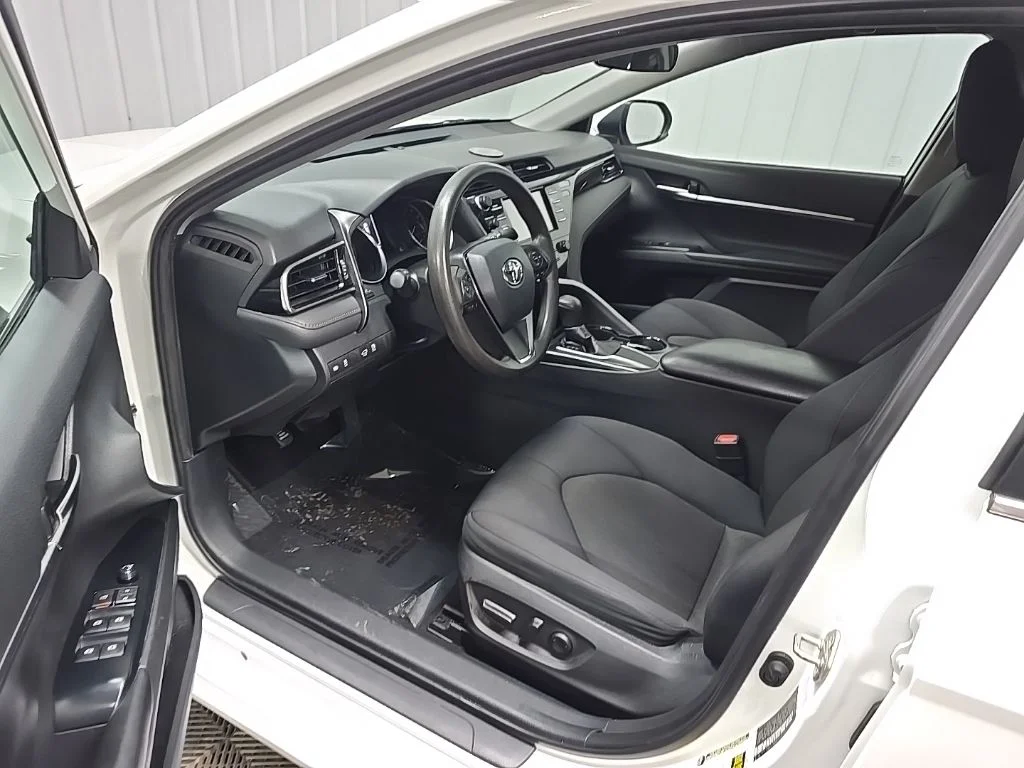 Used 2020 White Toyota LE image 28