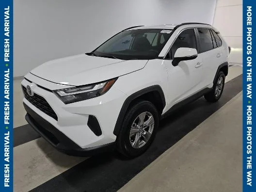 Used 2025 White Toyota XLE image 5
