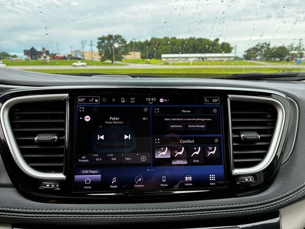 Used 2023 White Chrysler Touring L image 13