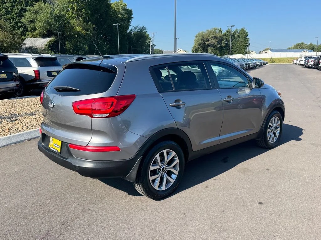Used 2016 Silver Kia LX image 3