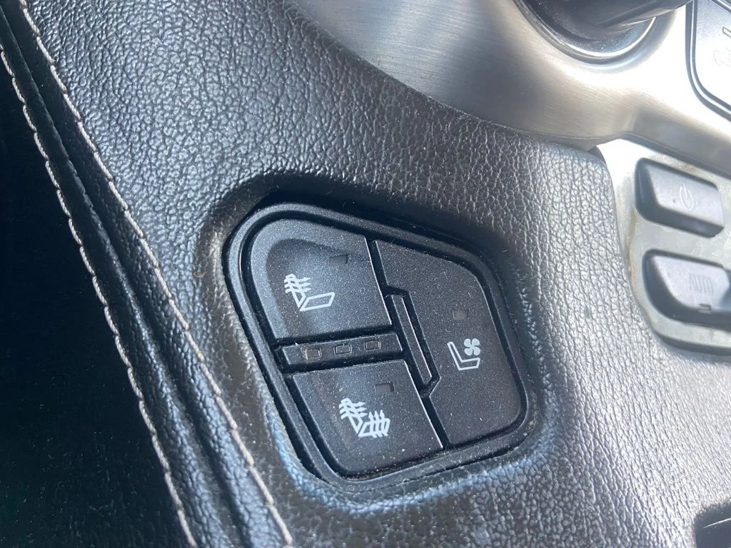 Used 2017 Onyx Black GMC SLT image 26