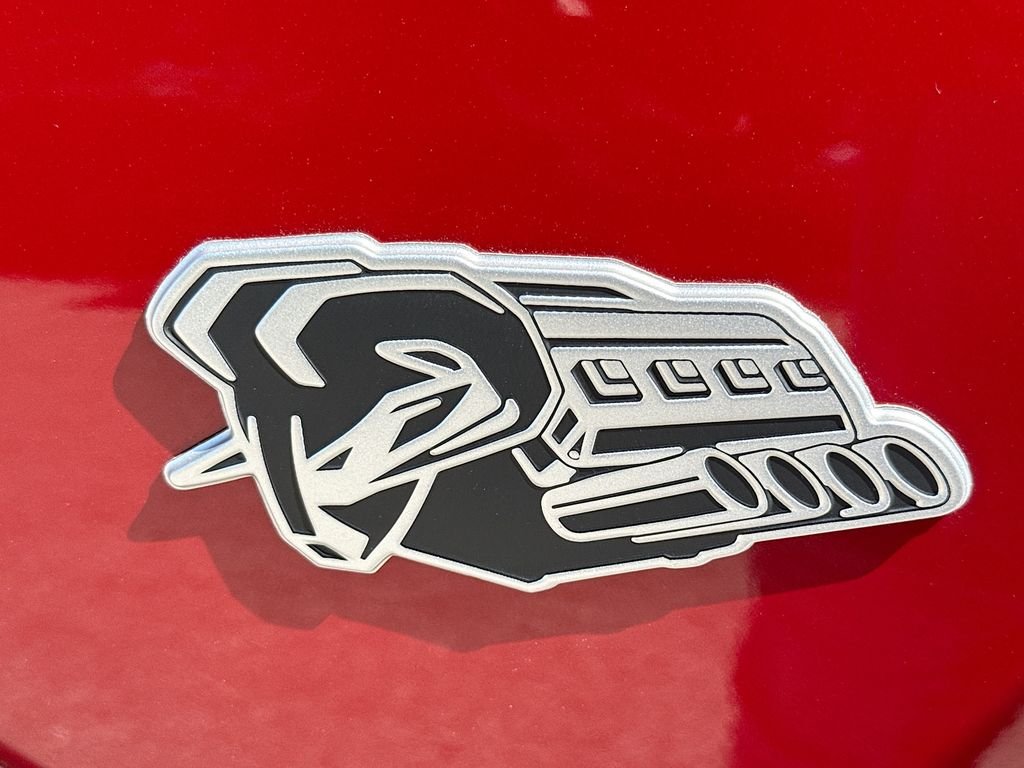 New 2026 Molten Red Pearl-Coat Exterior Paint RAM Laramie image 10