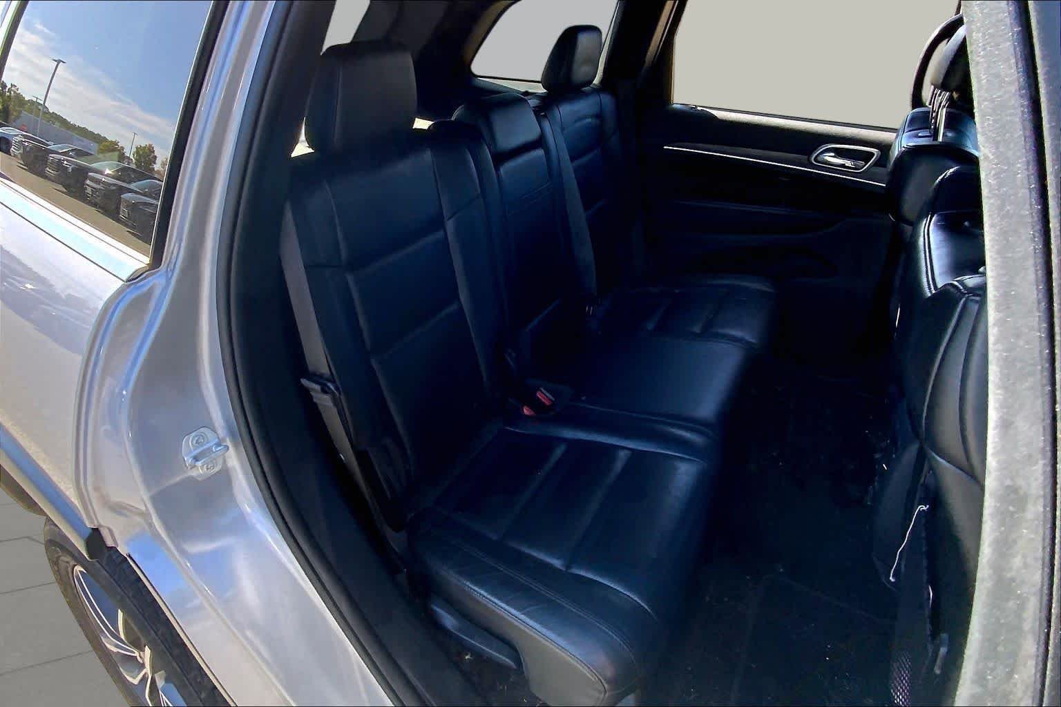 Used 2019 Billet Silver Metallic Clear Coat Jeep Limited image 20