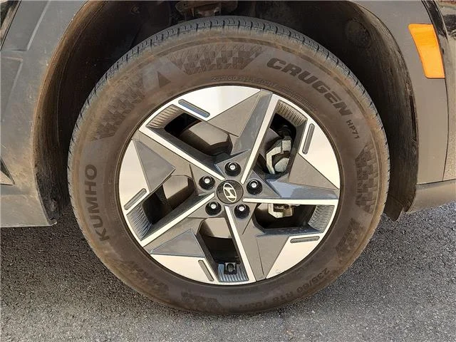 Used 2025 Black Hyundai SEL image 6