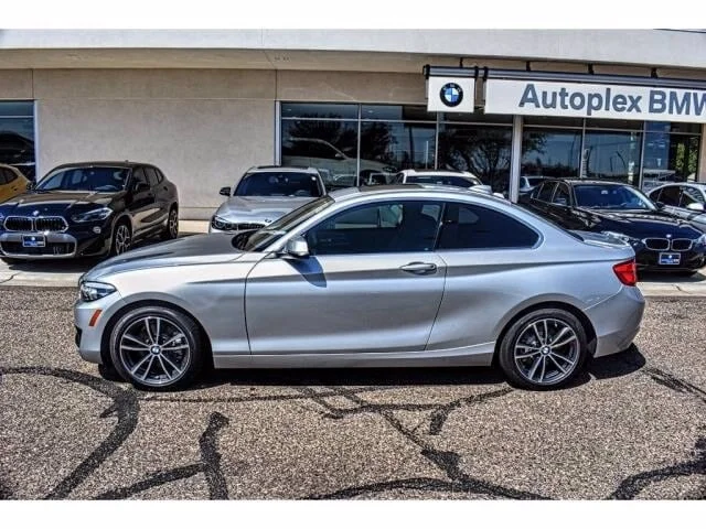 Used 2019 Glacier Silver BMW i xDrive All-wheel Drive image 2
