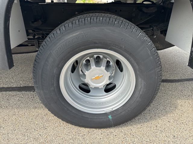 New 2025 Summit White Chevrolet Work Truck image 20
