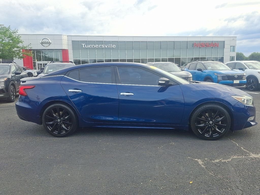 Used 2017 Blue Nissan SR image 7