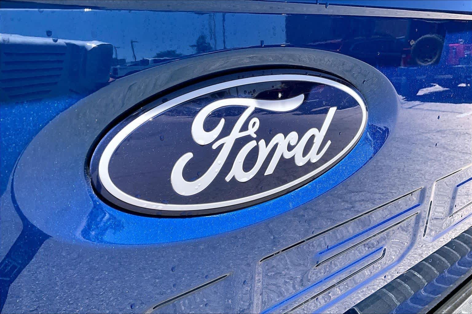 Used 2025 Atlas Blue Metallic Ford STX image 29