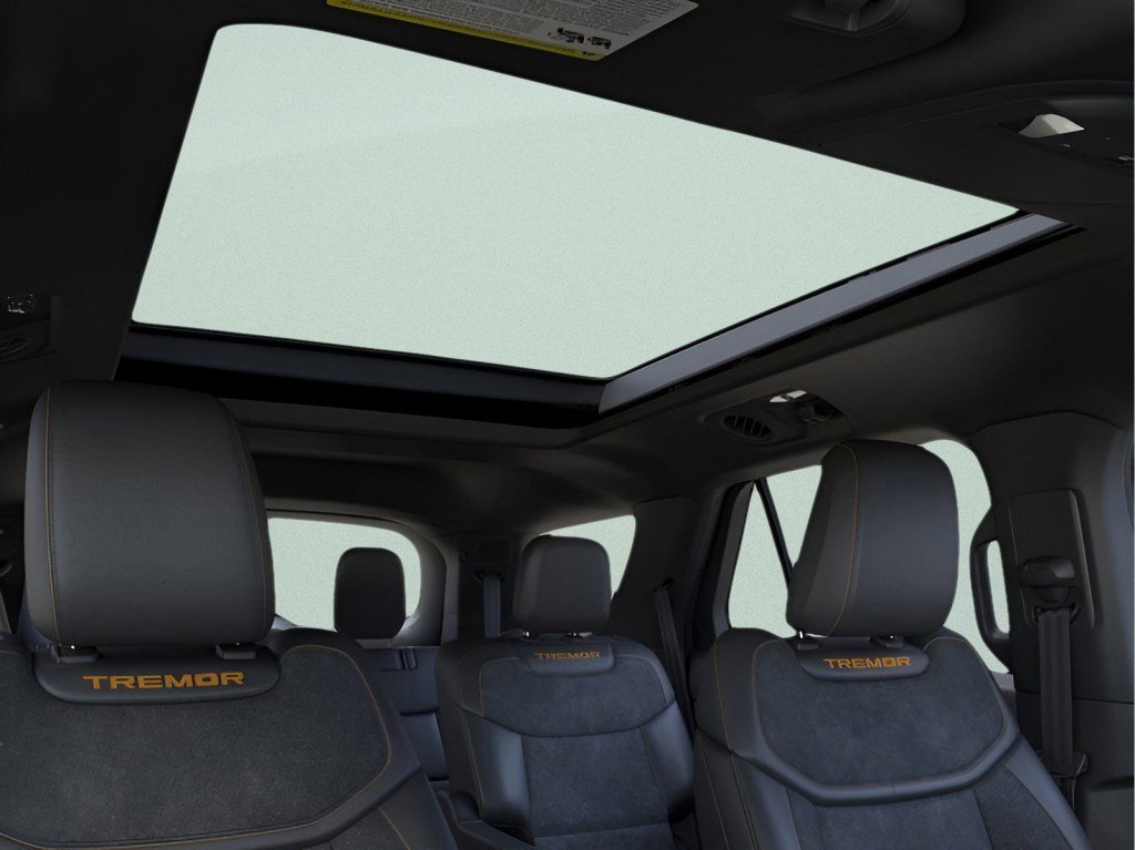 New 2026 Space White Metallic Ford Tremor image 24