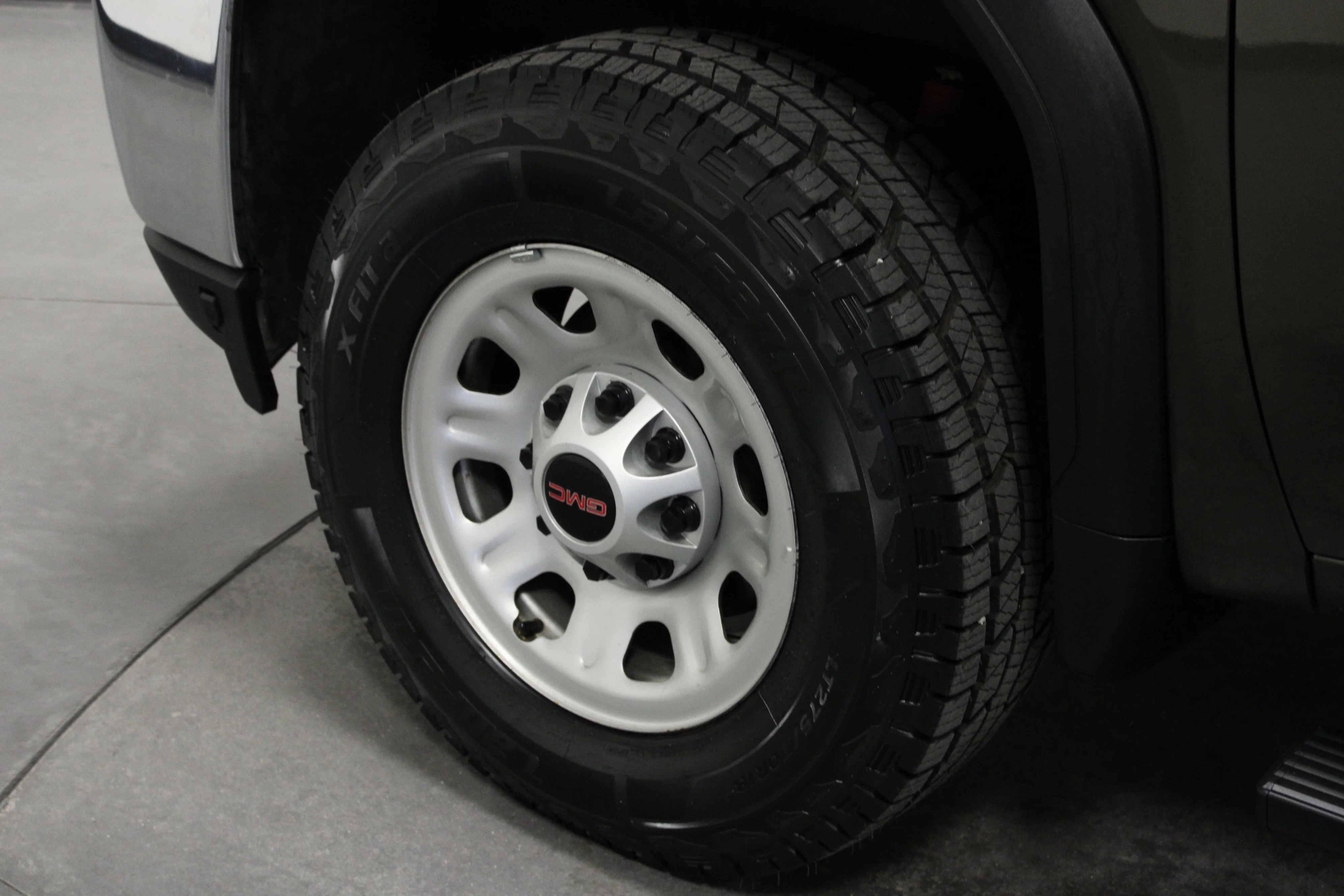 Used 2023 Forest Metallic GMC Pro image 10