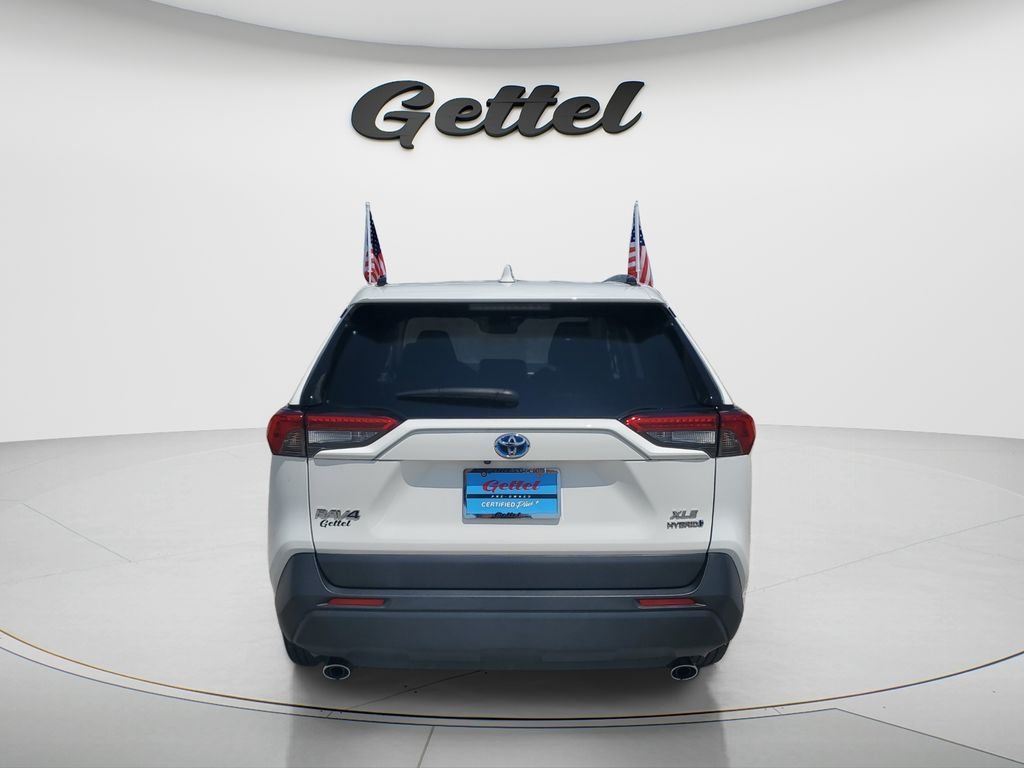 Used 2020 White Toyota XLE image 6