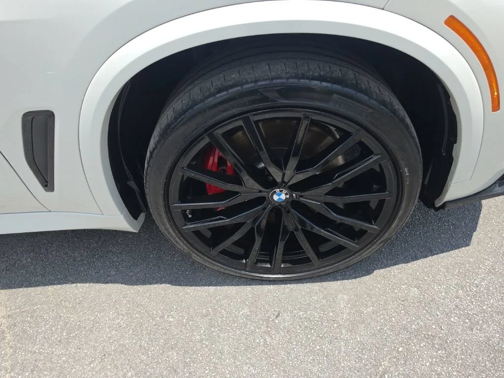 Used 2022 White BMW M50i image 17