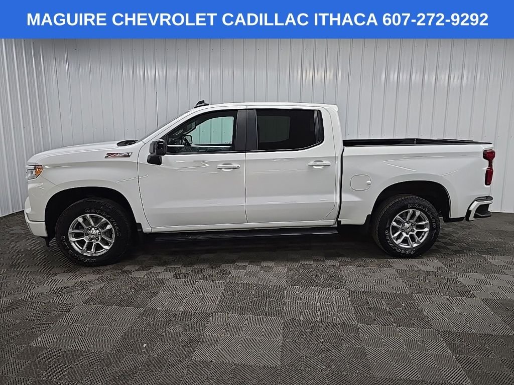 Used 2022 White Chevrolet RST image 5