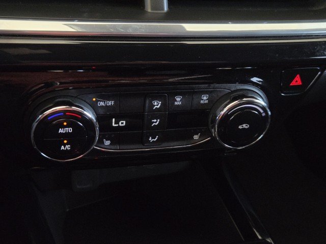 Used 2025 Summit White Chevrolet 2RS image 31