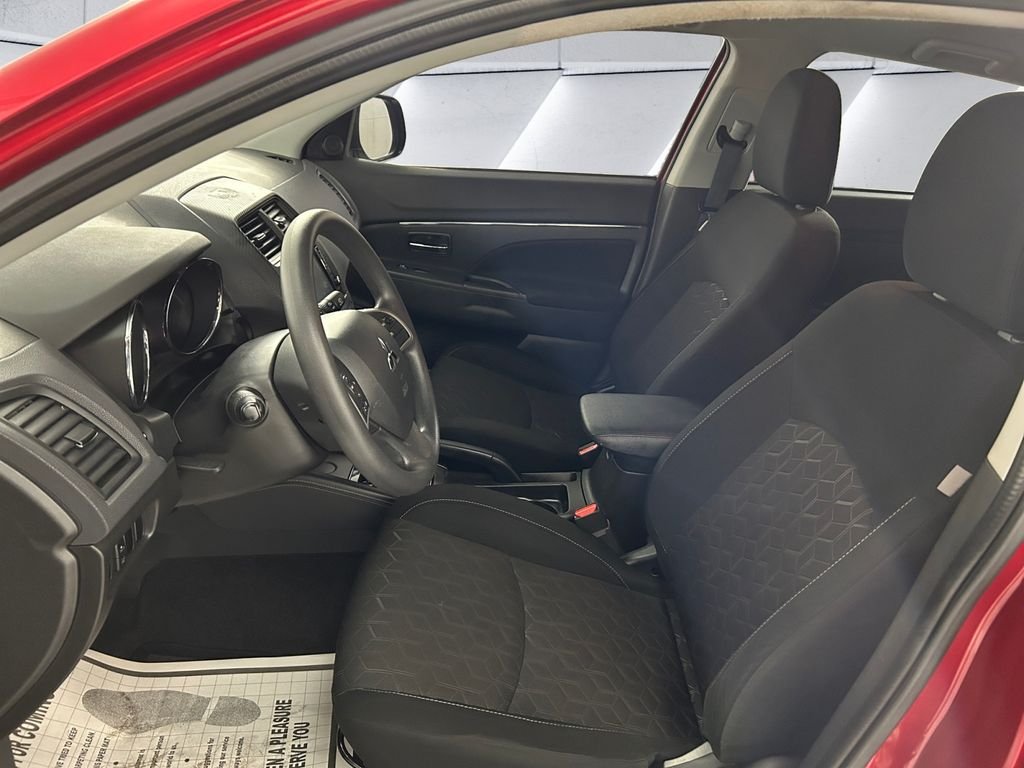 Used 2022 Red Mitsubishi 2.0 ES image 7