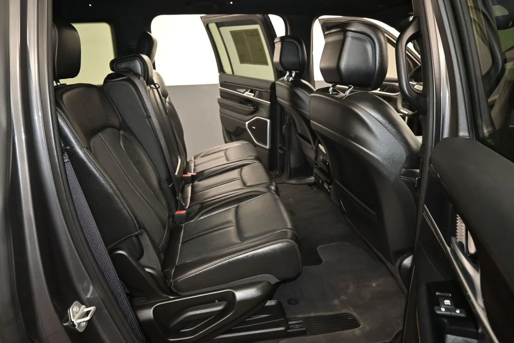 Used 2024 Gray Jeep Base image 32
