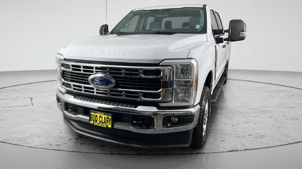 New 2026 Oxford White Ford F-250® XLT image 2