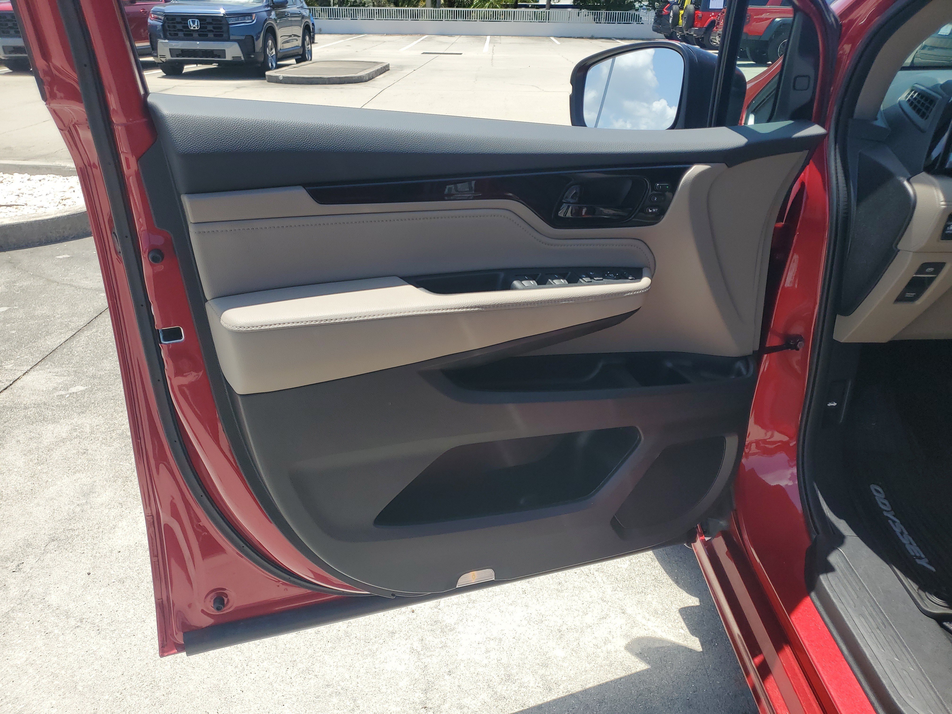 Used 2023  Honda Touring image 23