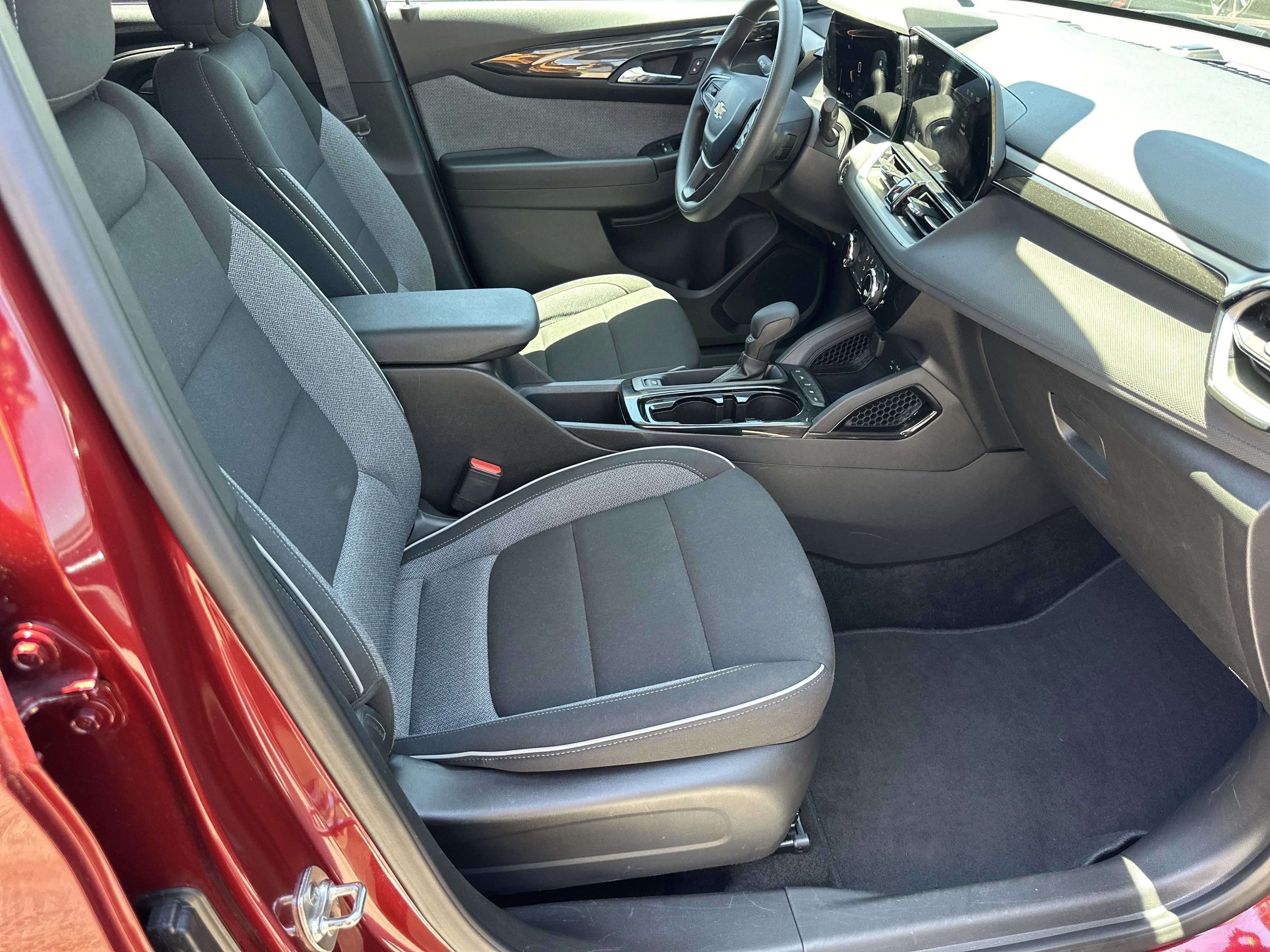 Used 2025 Crimson Metallic Chevrolet LT image 13