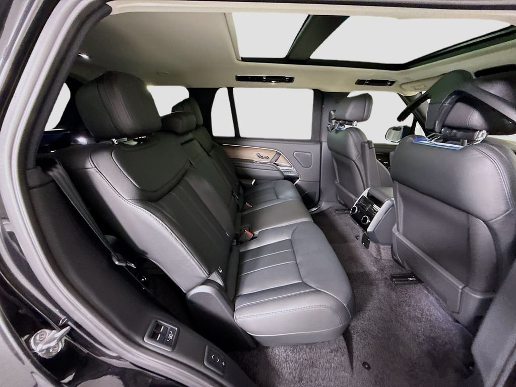 New 2026 Santorini Black Land Rover SE image 22