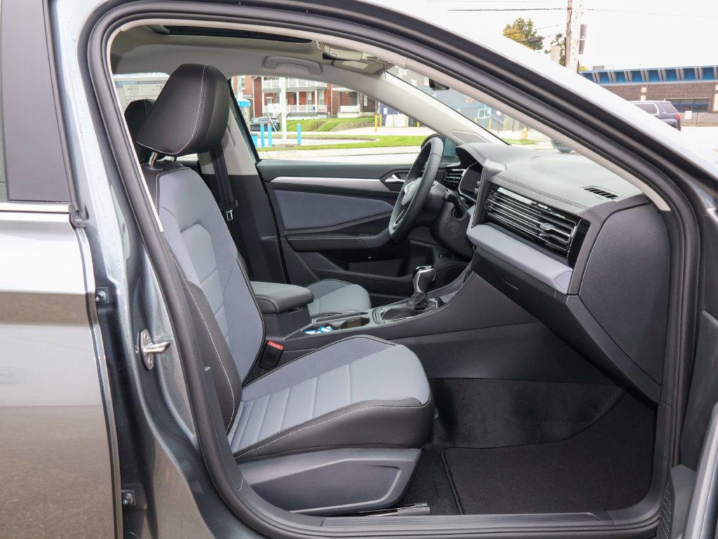 New 2027 Silver Volkswagen 1.5T SE image 27