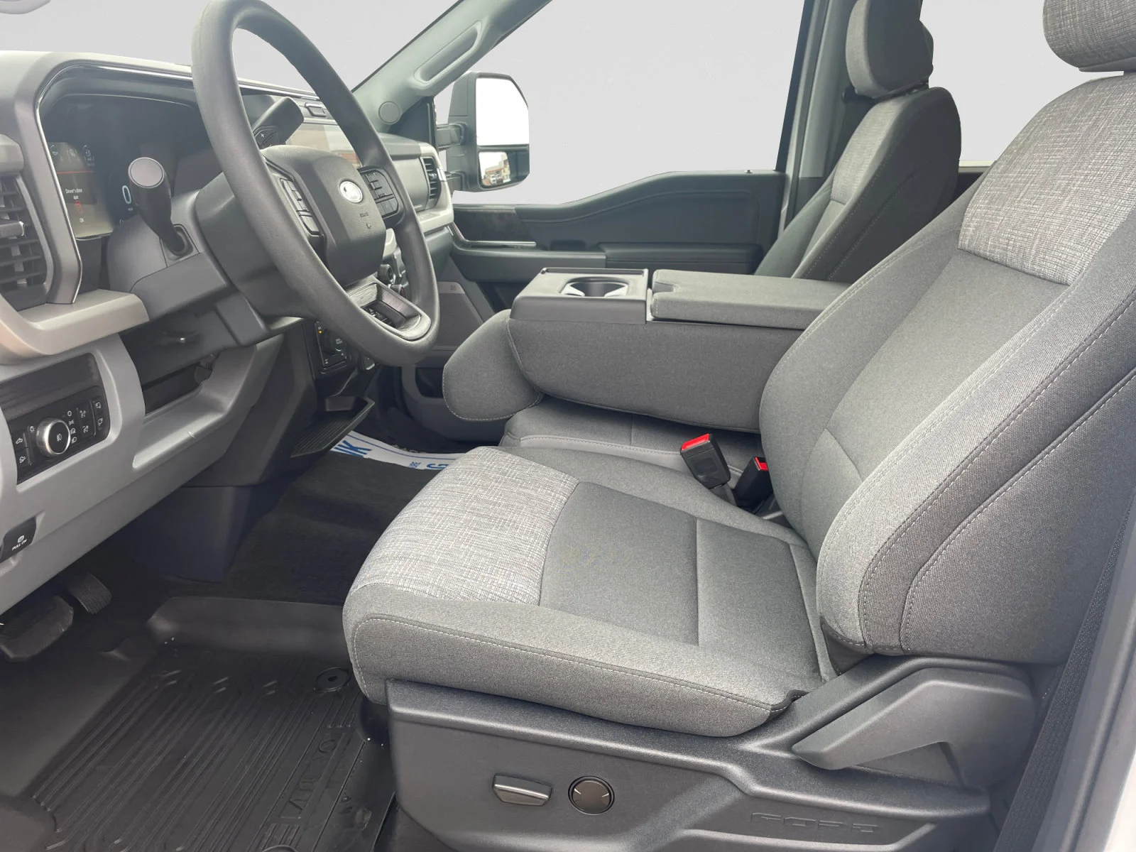New 2026 Oxford White Ford XLT image 13
